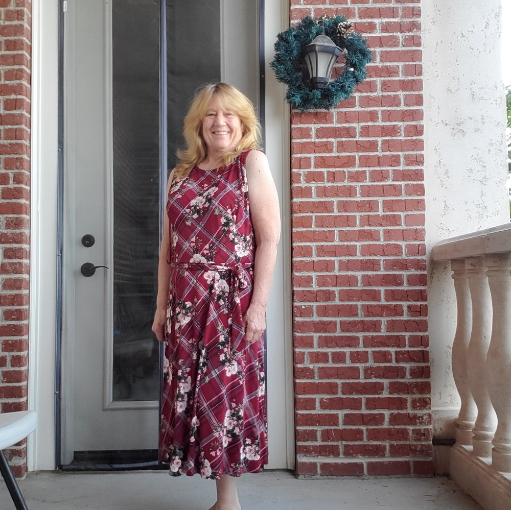 Adorable Sleeveless  Floral Maroon Dress!